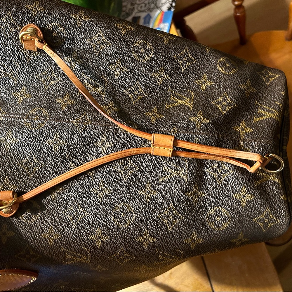 Authentic Louis Vuitton Neverfull